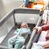 Joie bedside Crib Roomie Glide Almond Beige i gruppen Babytillbehör / Sova / Sängar hos Bonti (Joie243991)